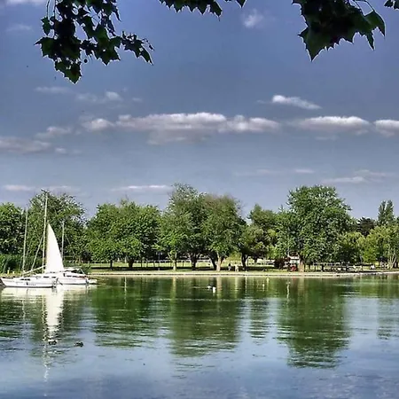 In Revfueloep/balaton 36498 Feriehus